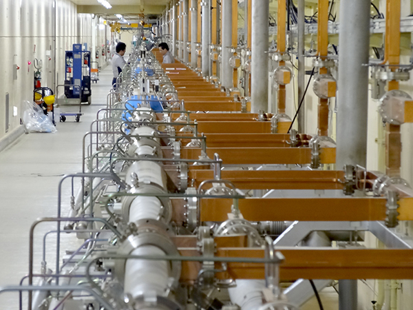 電子・陽電子加速器「KEK Linac」