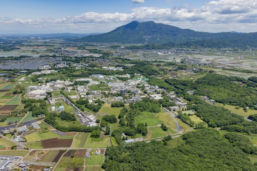 KEKつくばキャンパスと筑波山